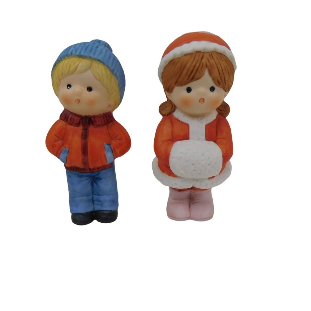 Vintage Enesco 1984 Figurine Boy And Girl Outside On A Winters Day 3.5"
